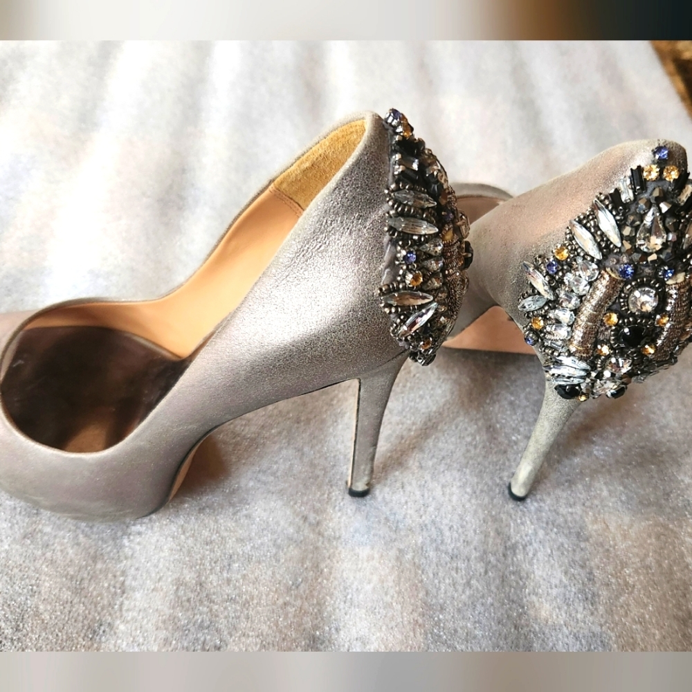 Badgley Mischka Silver Satin Heel Sz 9